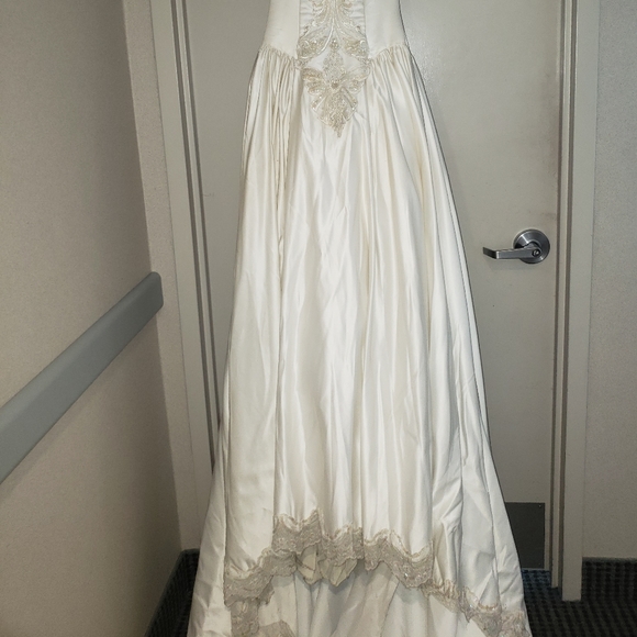 Eve of Milady Wedding gown - Picture 3 of 4